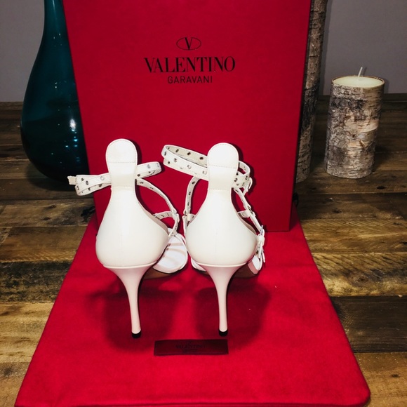 Valentino Garavani Love Strappy Eyelets Sandals - Picture 3 of 8